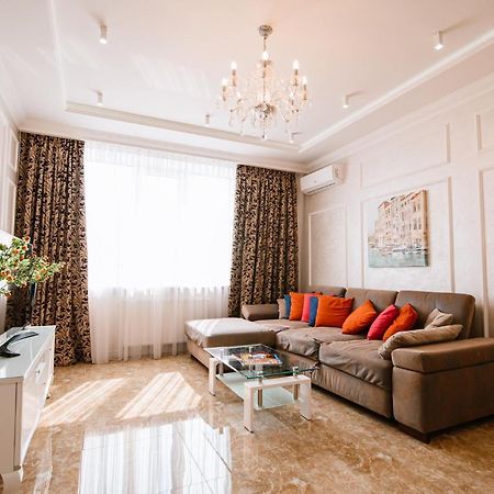Appartamento Luxury For Business & Pleasure Royal 2 Kiev Esterno foto