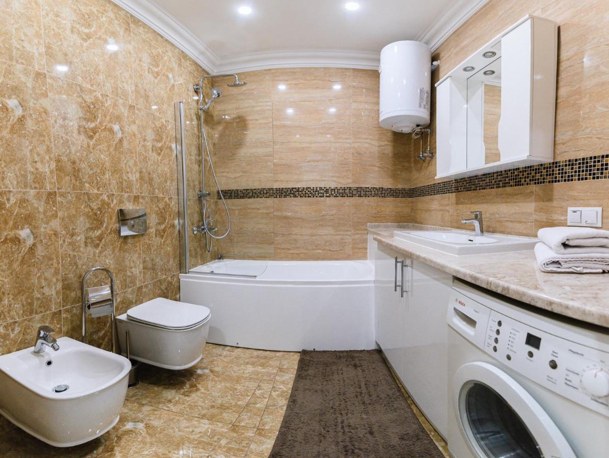 Appartamento Luxury For Business & Pleasure Royal 2 Kiev Esterno foto