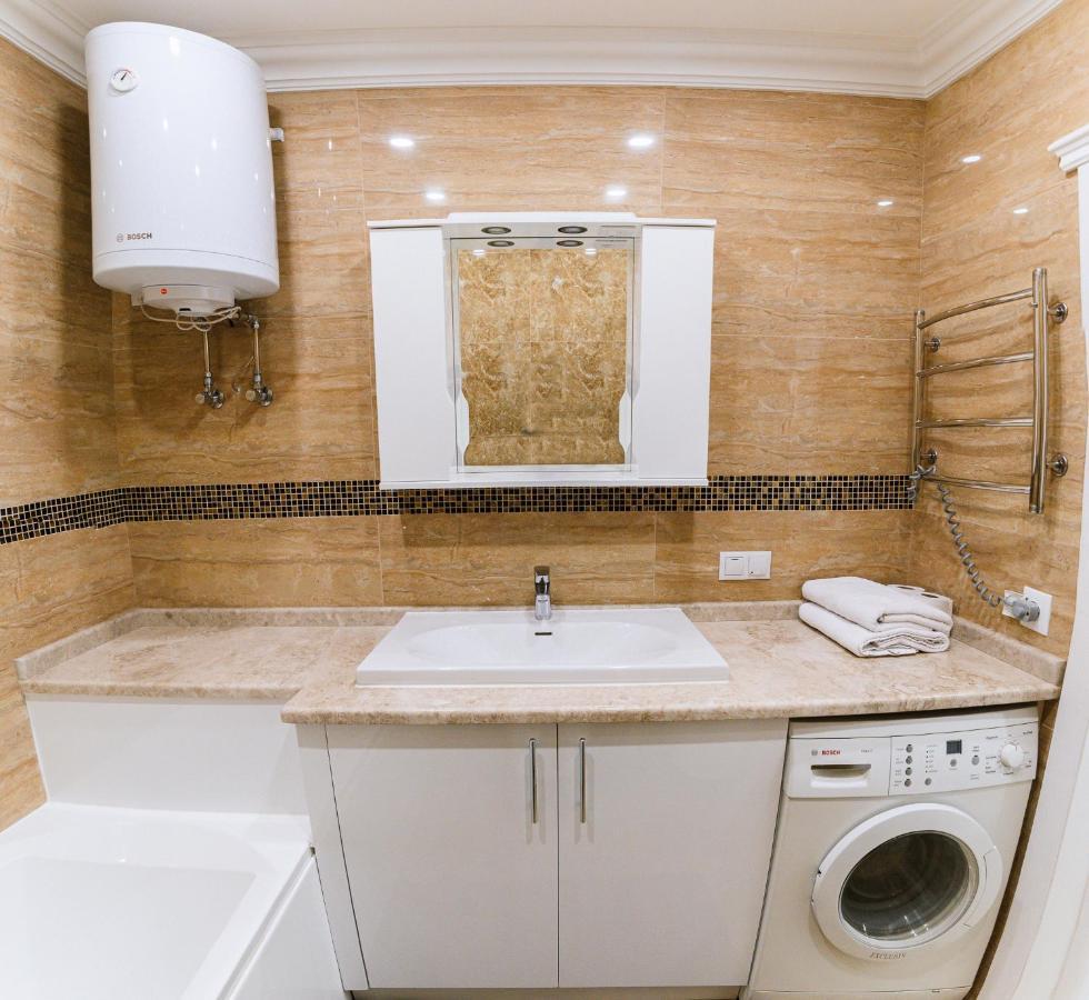 Appartamento Luxury For Business & Pleasure Royal 2 Kiev Esterno foto