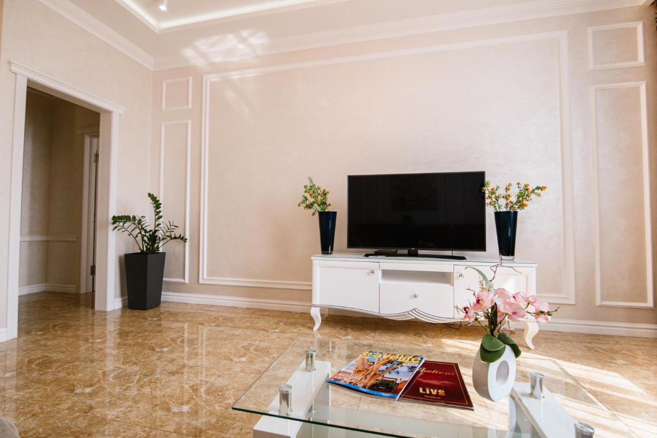 Appartamento Luxury For Business & Pleasure Royal 2 Kiev Esterno foto